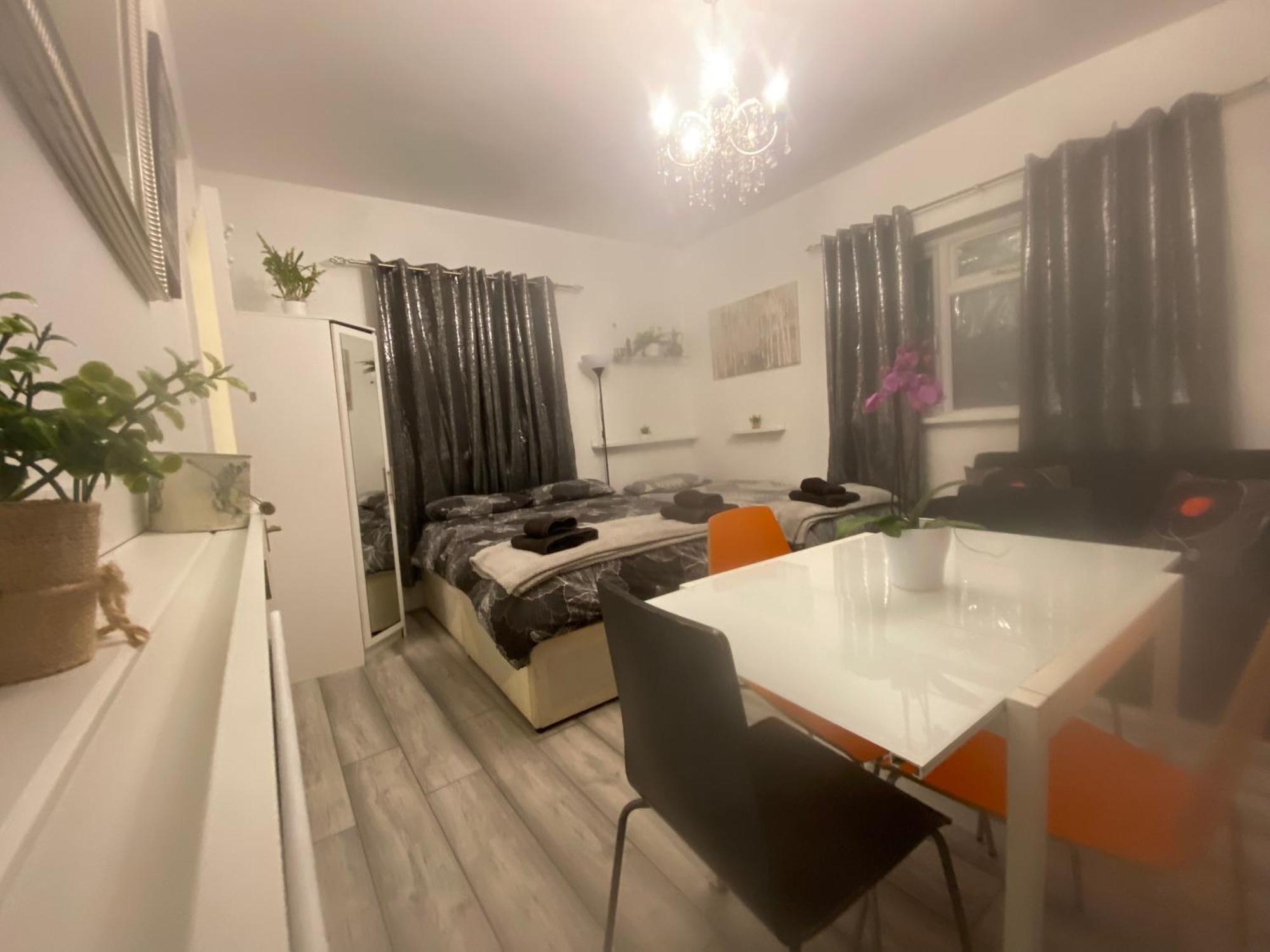 Da Giuseppe London Apartment Exterior photo